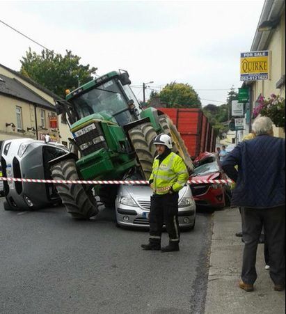 Tractor crash chaos in Tipperary, no one injured says Gardai