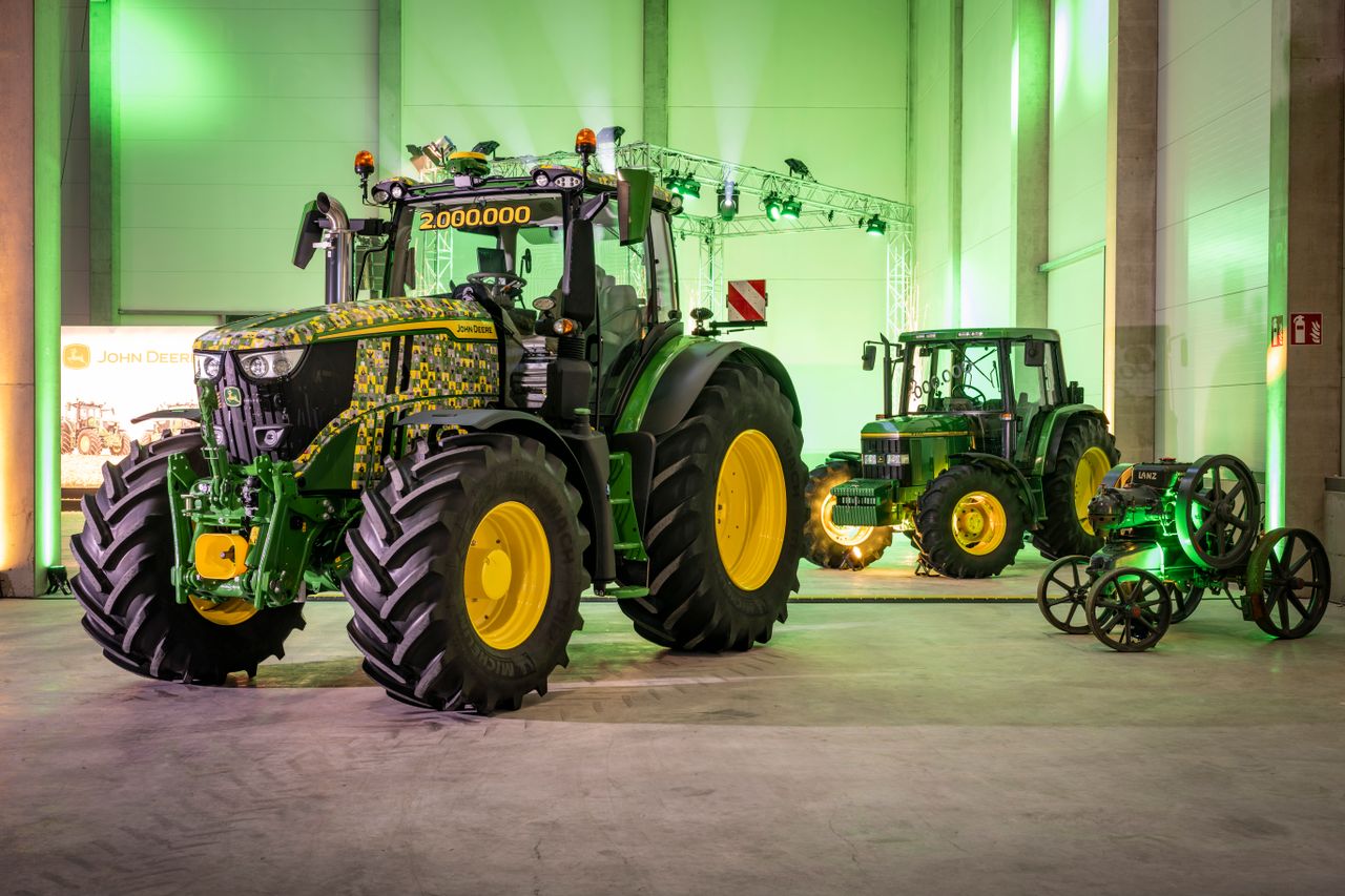 JD celebrates its two millionth tractor from Mannheim