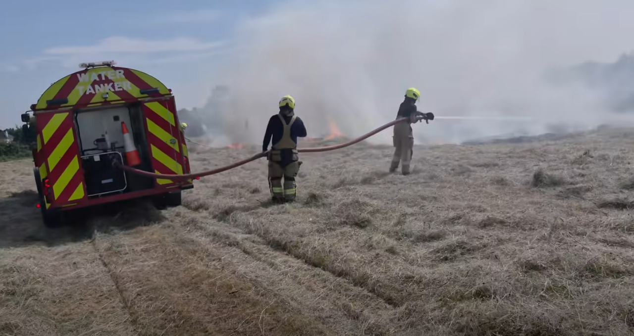 Watch: Hayfield fire in Kildare tackled by crews from 2 counties