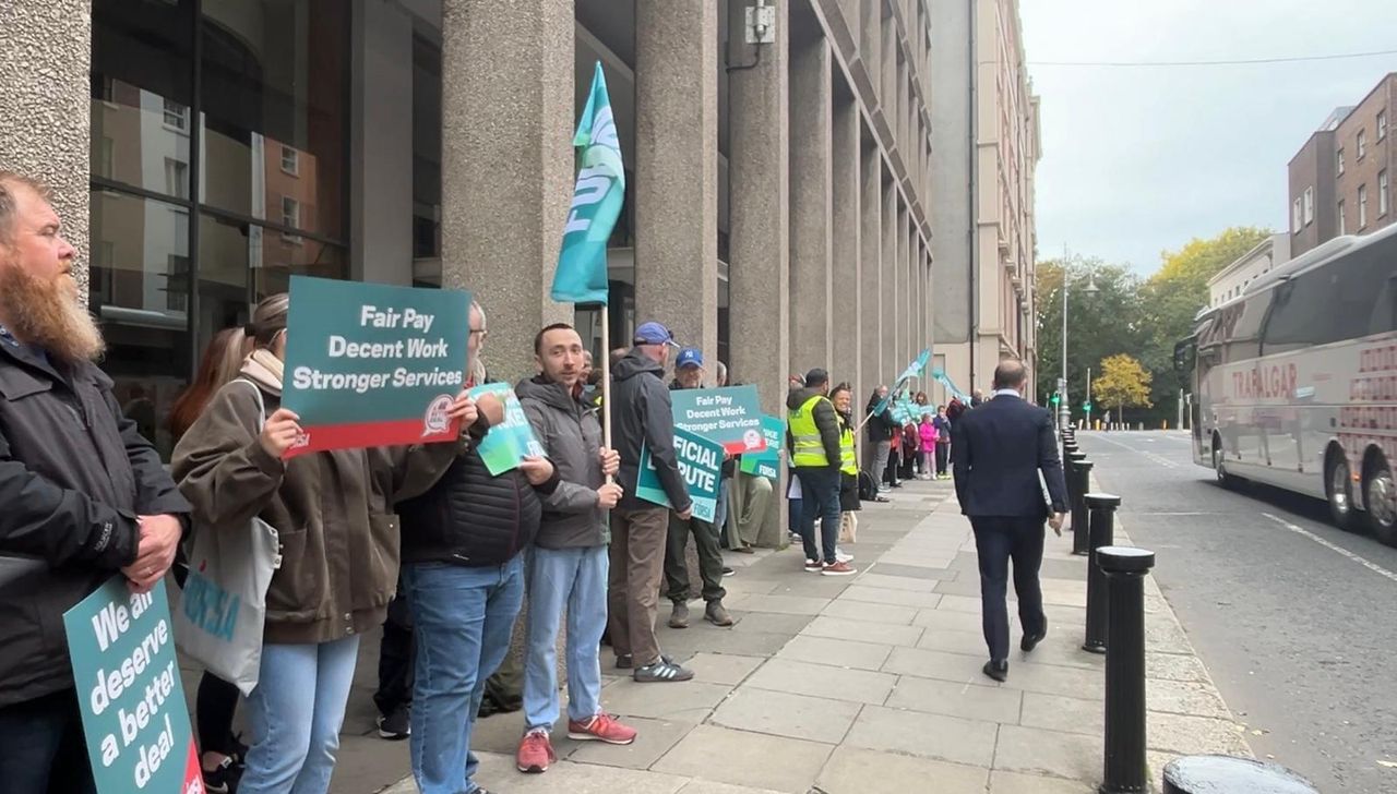 Watch: DAFM staff on picket line outside Dublin HQ