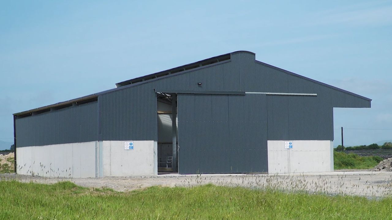 Video: Taking a look at 2 brand new - grant-spec - sheep sheds in Co. Mayo