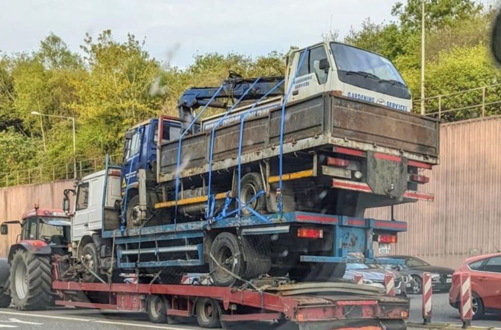 Jack Lynch Tunnel closed as tractor tows 3 lorries...on top of each other