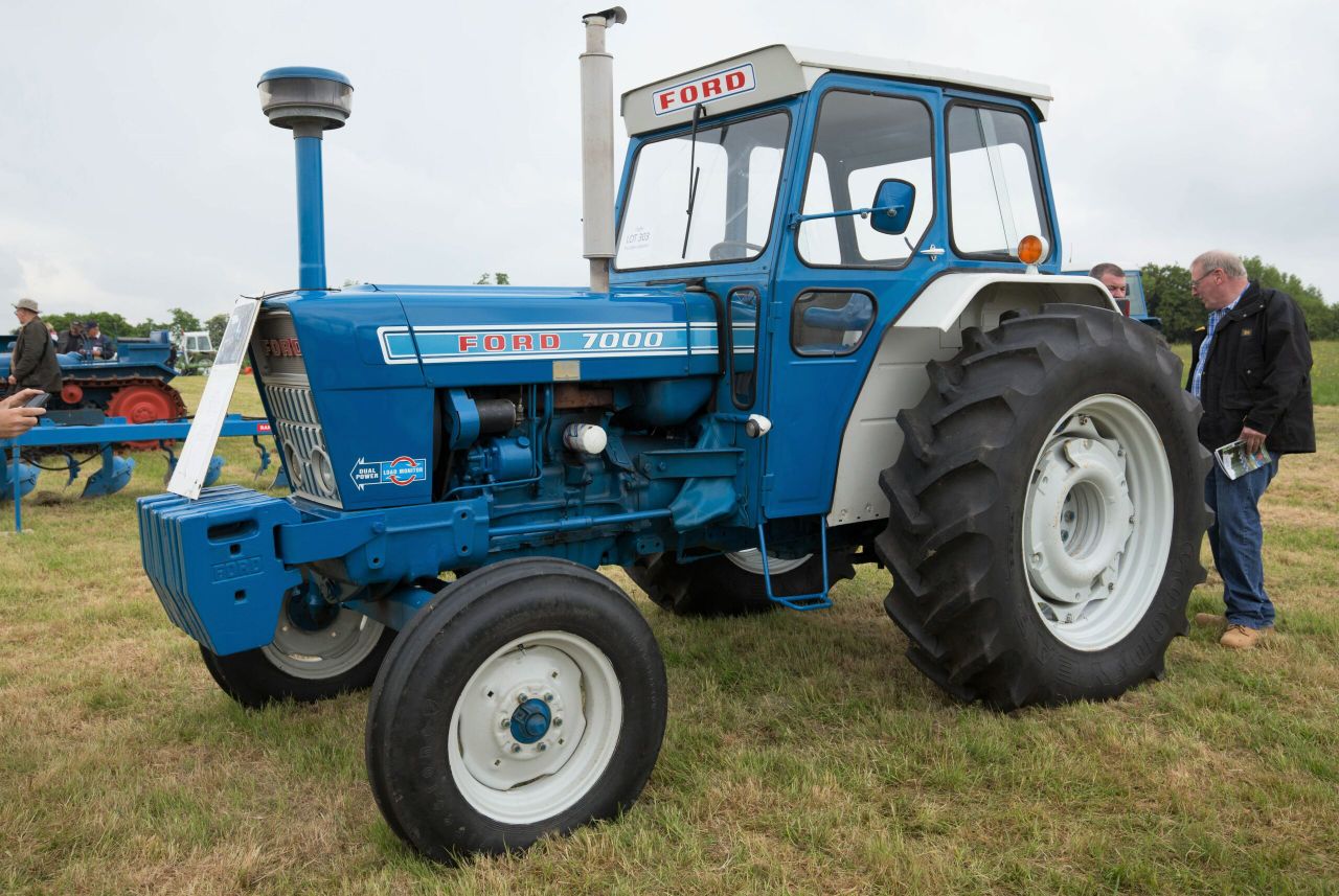 How much did this Ford 7000 - in fine fettle - fetch at auction?