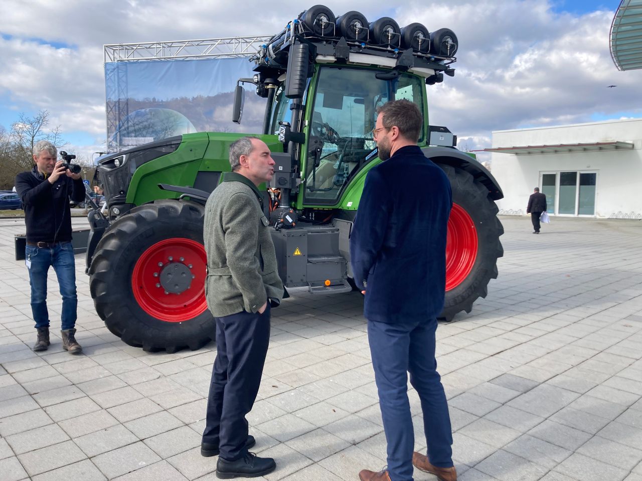 Fendt now testing hydrogen fuel cells for future tractors