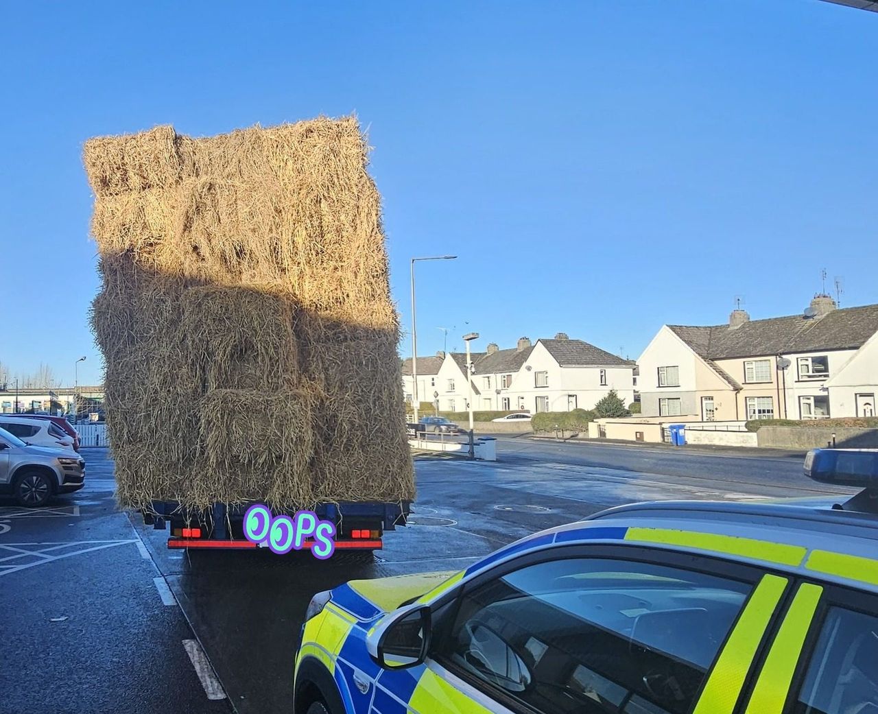 Gardaí stop driver with trailer loaded high with unsecured bales in Kilkenny