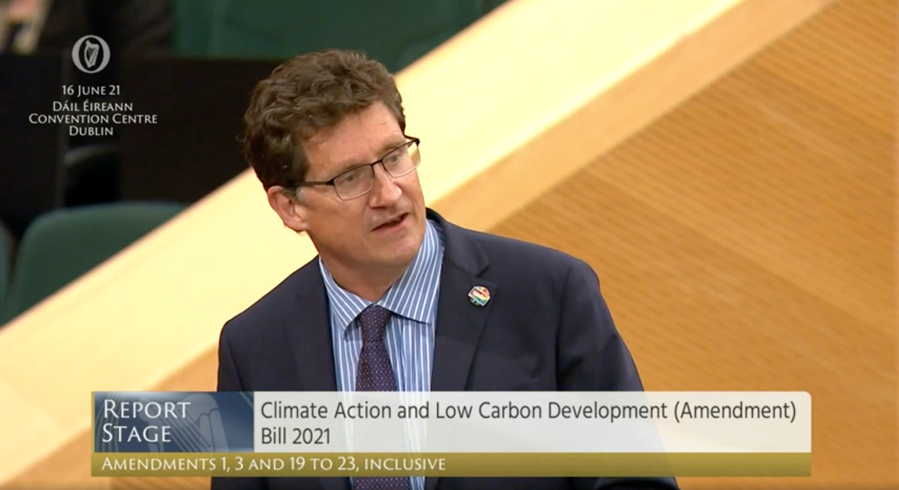 Dáil votes in favour of climate action bill