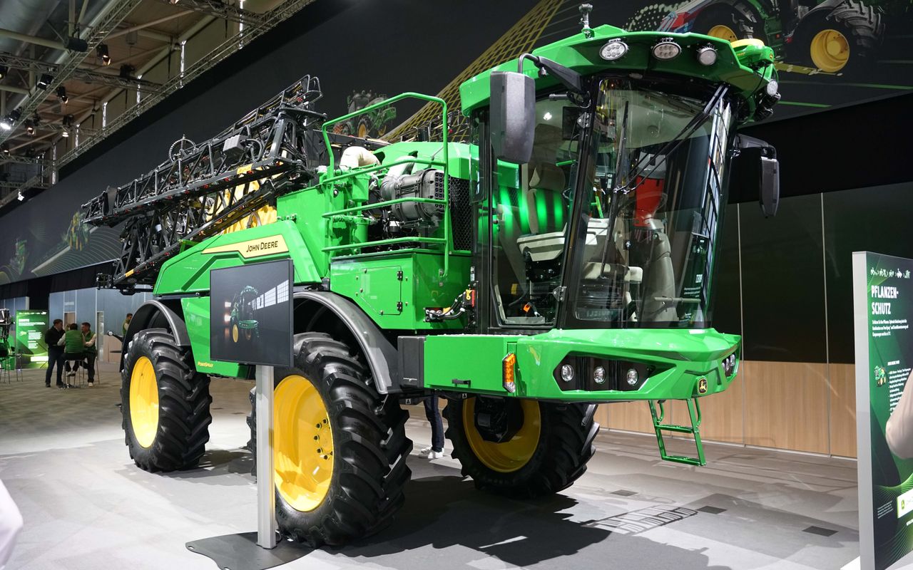 John Deere brings forward control to sprayer line-up