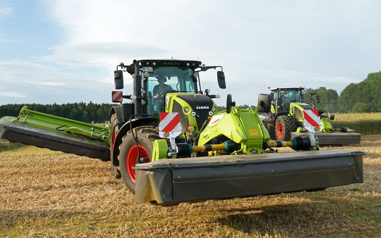 Claas teases with hints of potential new tractor series