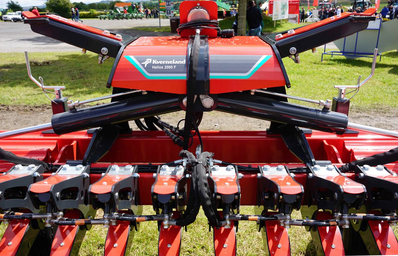 Mechanical weeding and big drills battle it out at FTMTA show