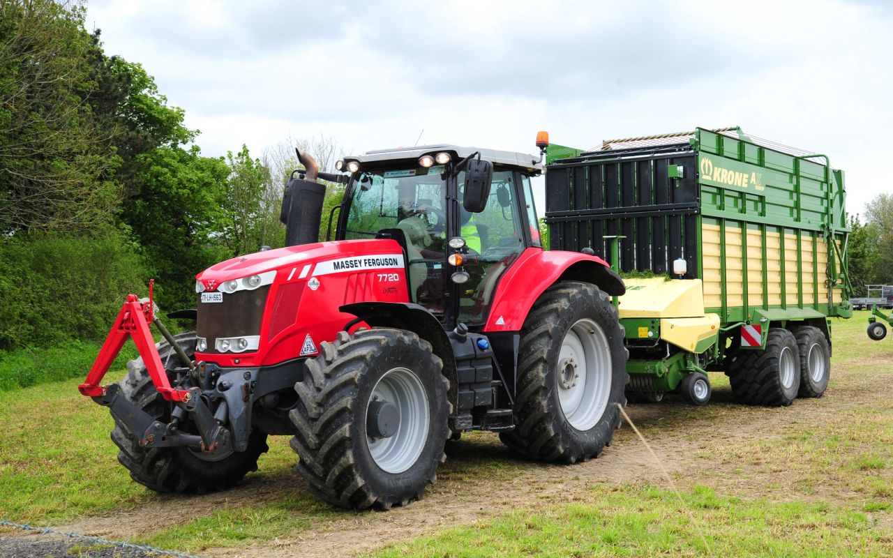 2022 tractor sales dominated by larger machines