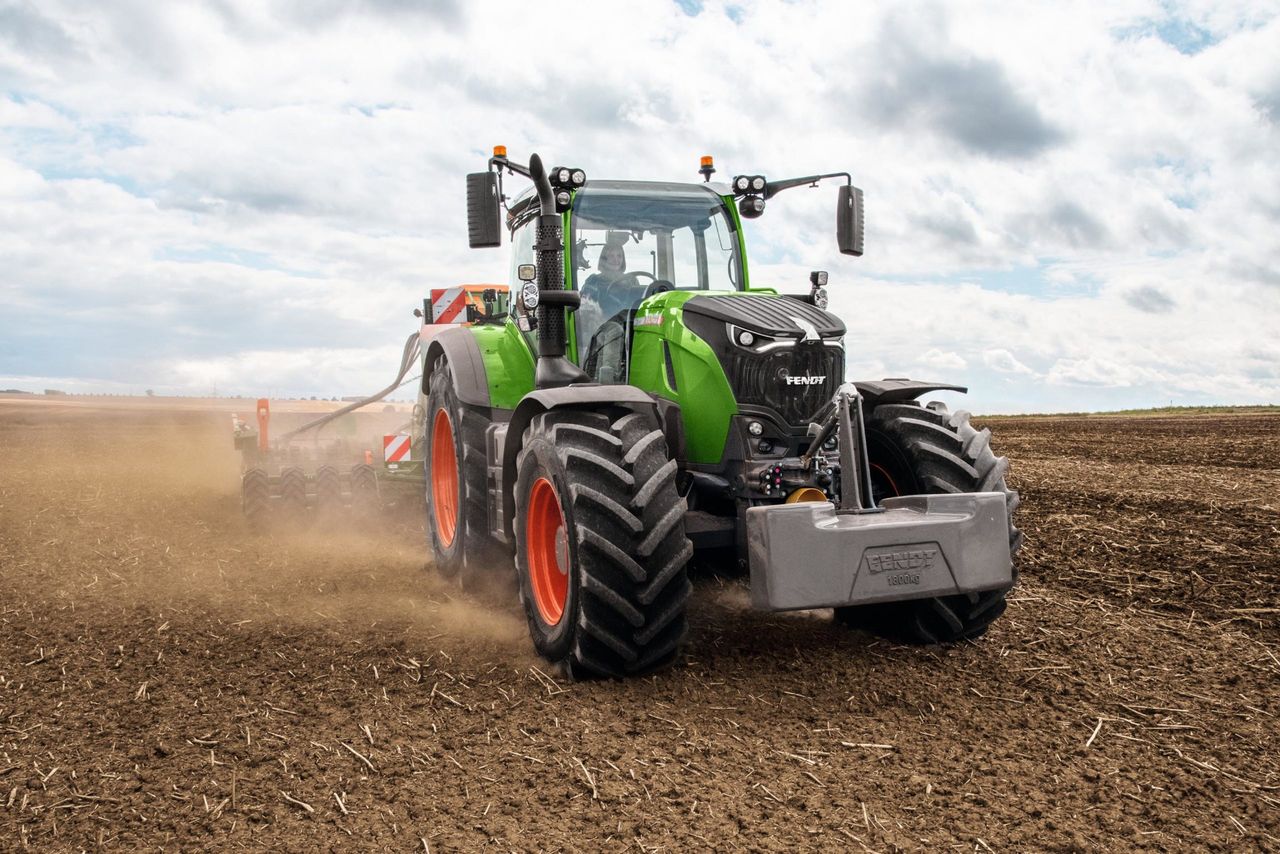Fendt launches five-model extension to 700 series