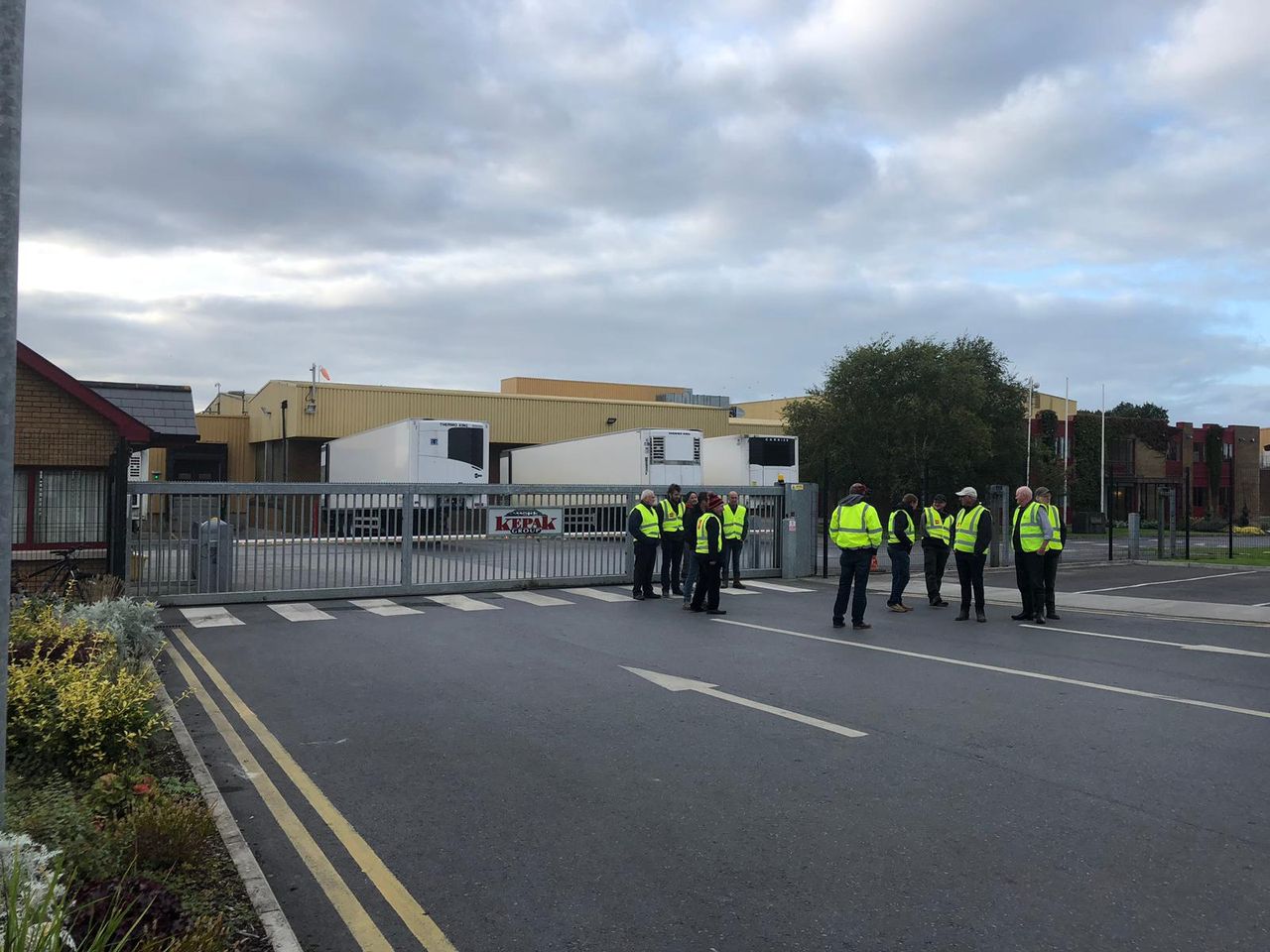 Protesters debate at pickets in Ferrybank and Cahir