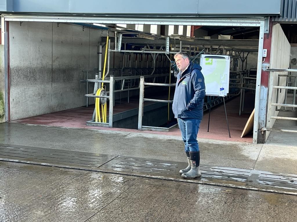 Solving and calculating dairy washing storage on farms