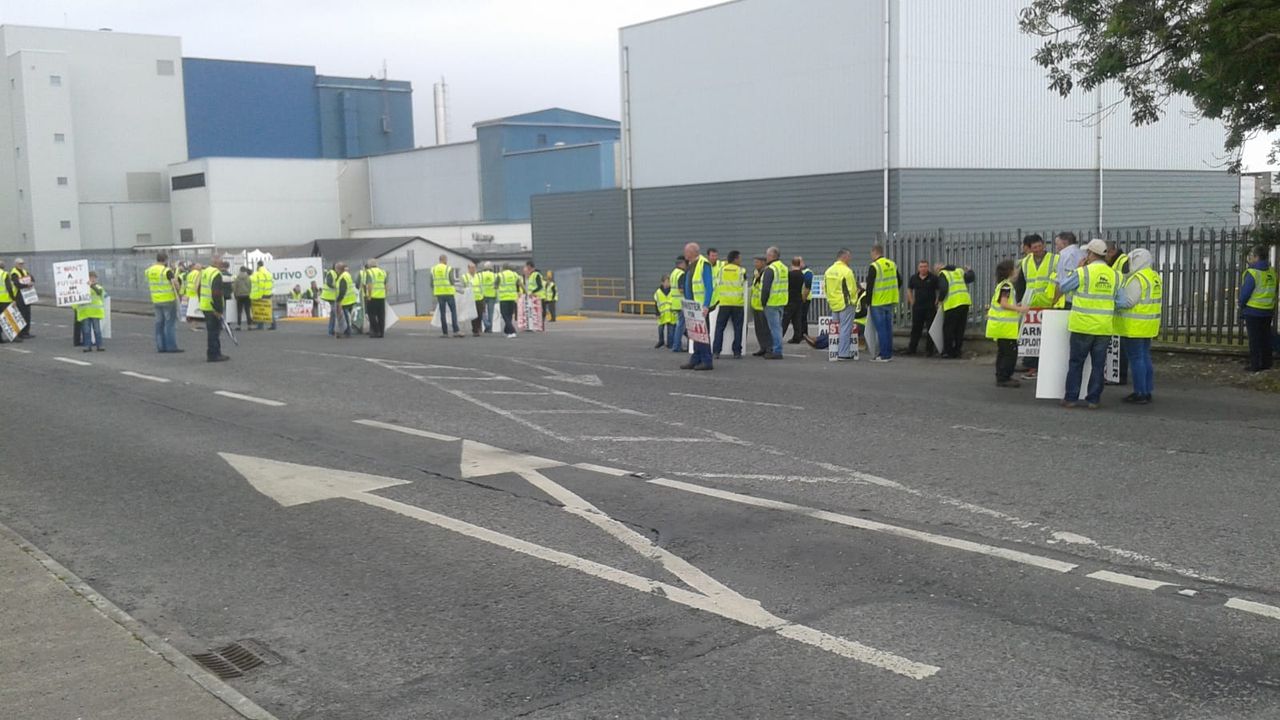 Beef Plan holds protest at ministerial visit in Roscommon