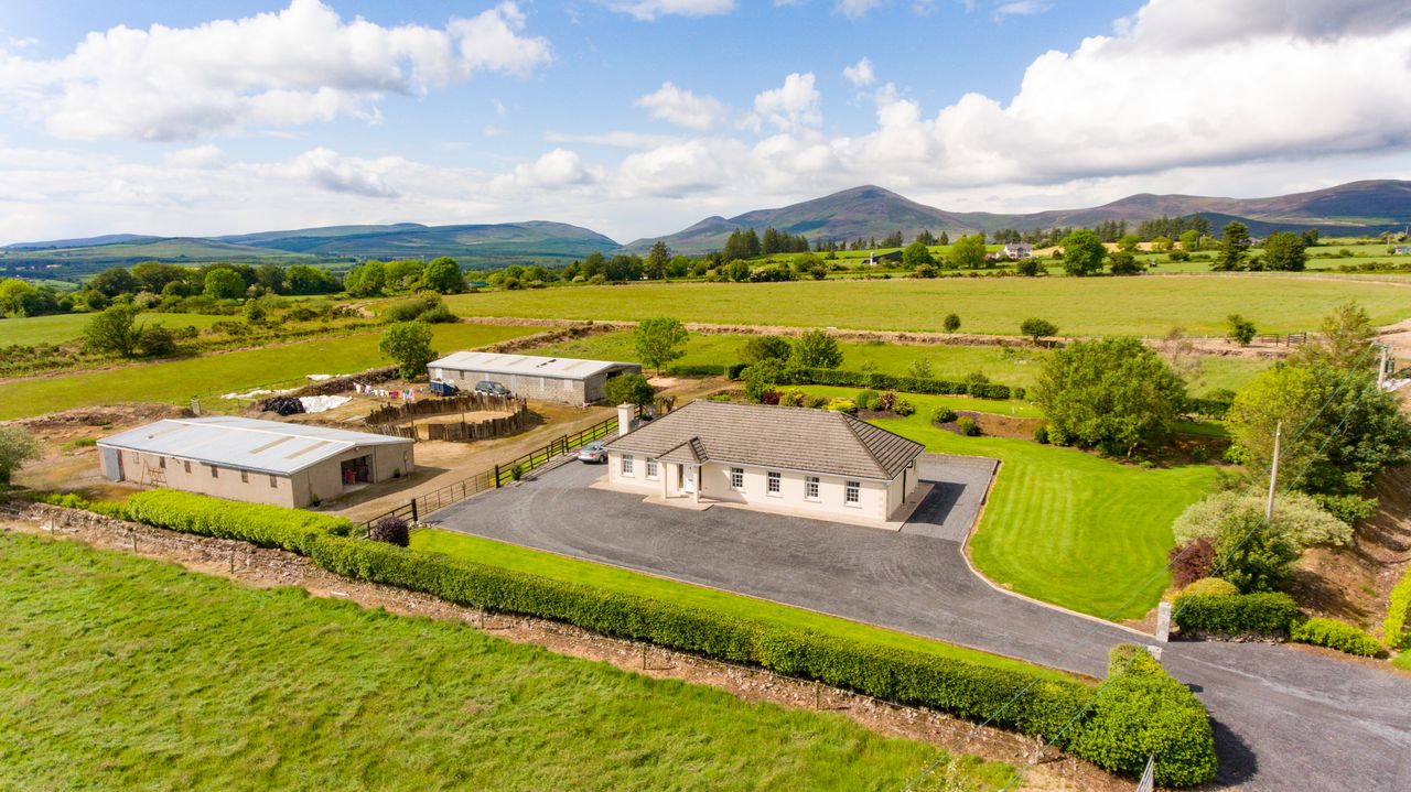 14ac Cooladalane property set in 'heart of national hunt racing'