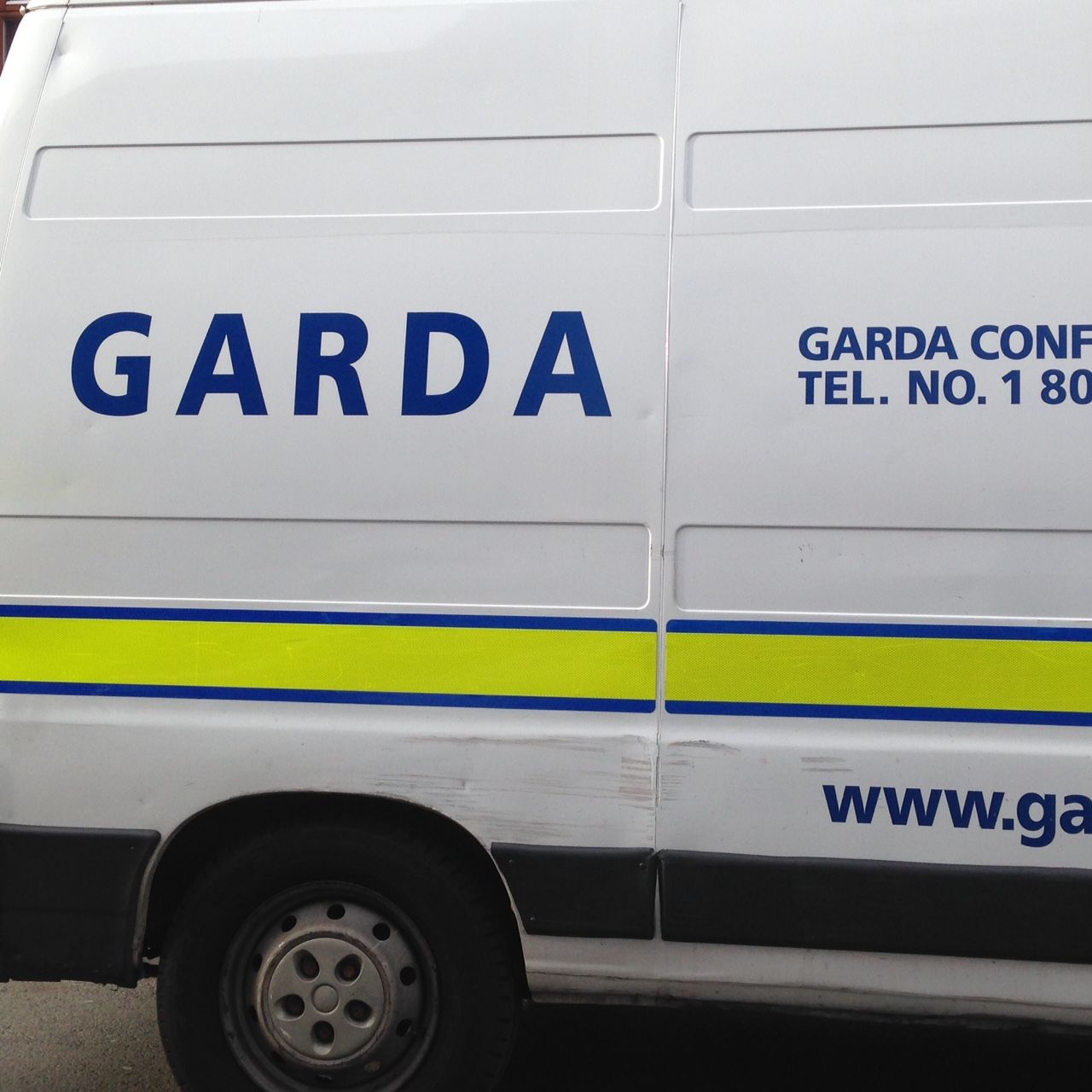 Man dies after clipping power lines while hedgecutting