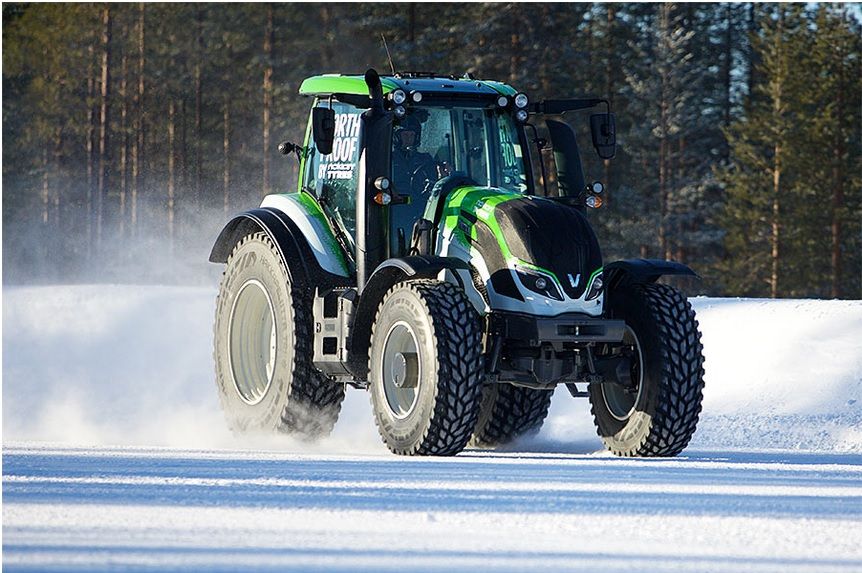 Video: Rally champion sets record for worlds fastest tractor