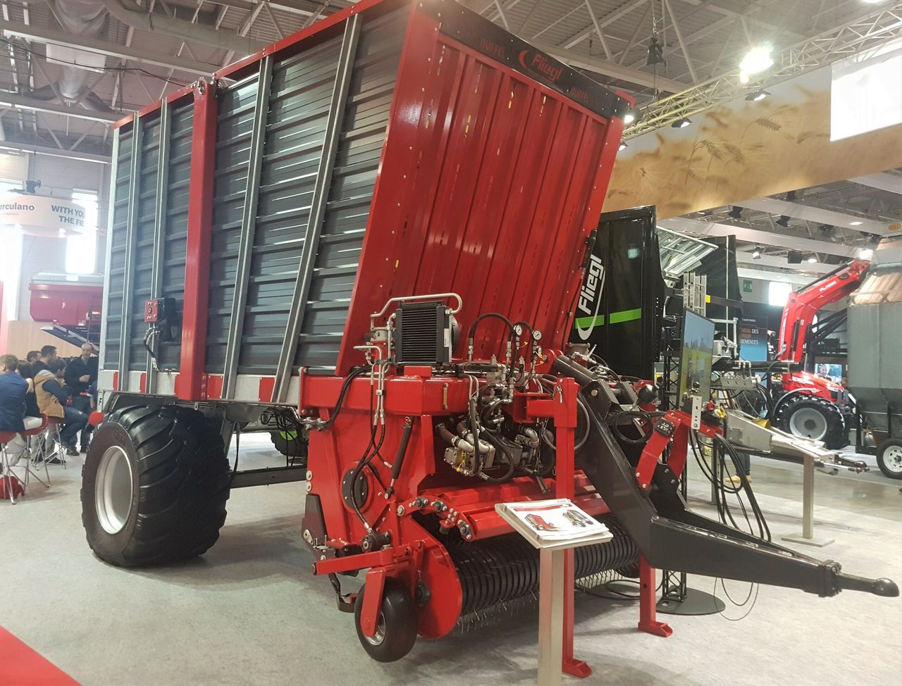 SIMA 2019: Fliegl hits France with its 'unload-on-the-move' wagon