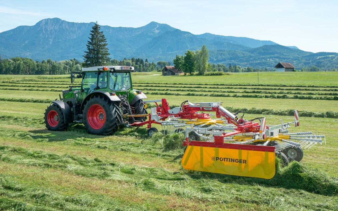 Flexible rake with Curvetech steering from Pottinger