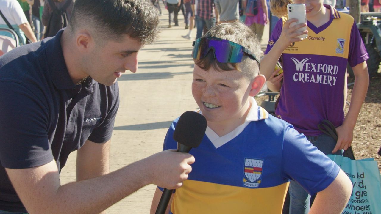 Watch: 'The phone does be hopping' - Ploughing 2024 viral sensation