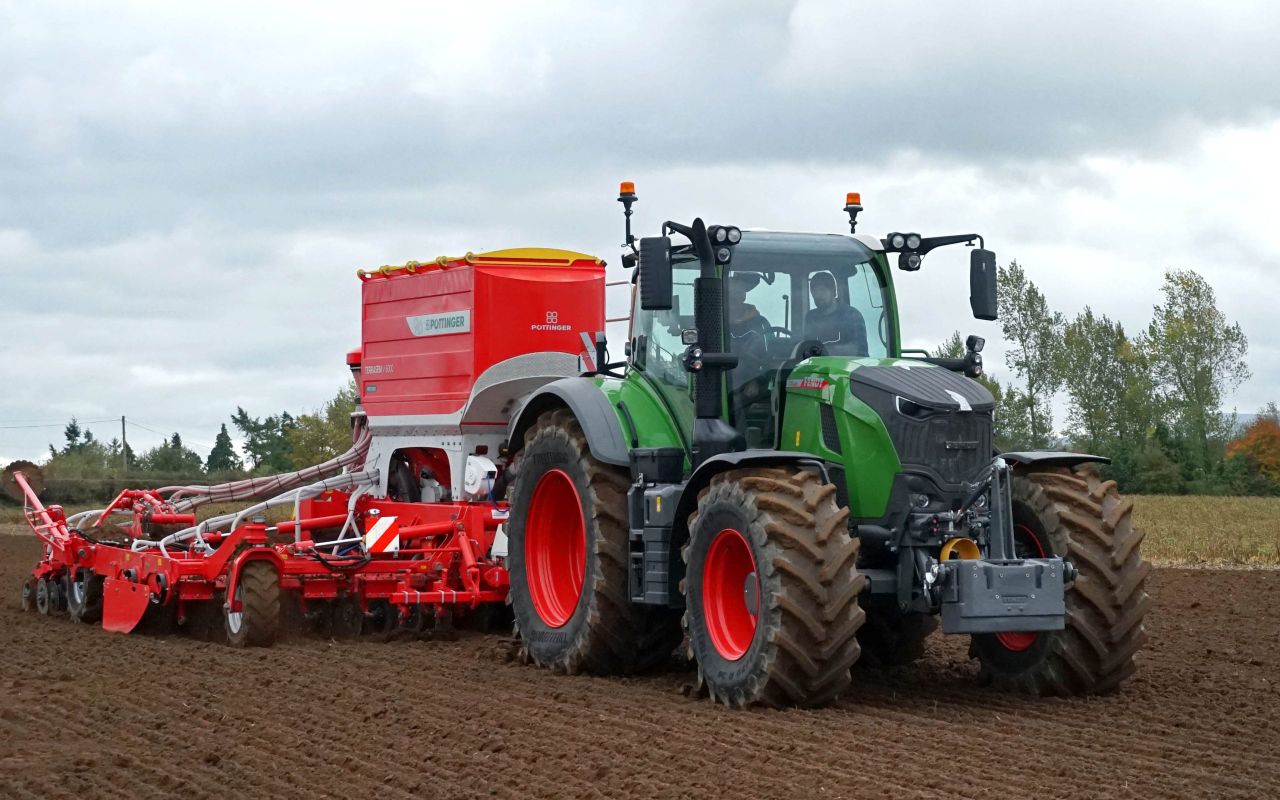 Pottinger brings digitally enhanced drill to Carlow demo day