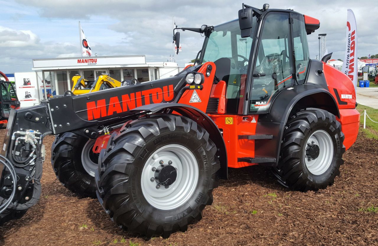 Loaders lined up and on-site at ‘Ploughing 2018’