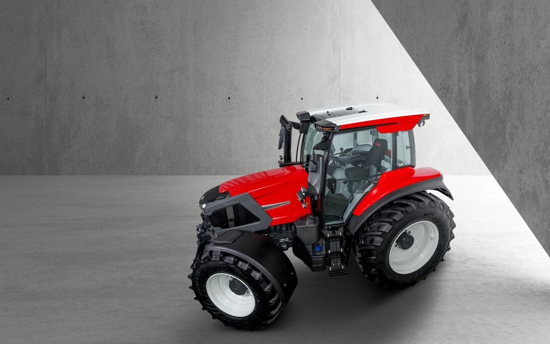 Lindner switches to FPT for latest 175hp four-wheel steering model