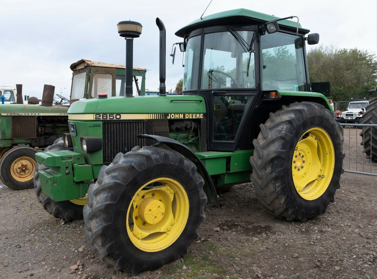 Auction report: Almost £19,000 for a 27-year-old John Deere 2850