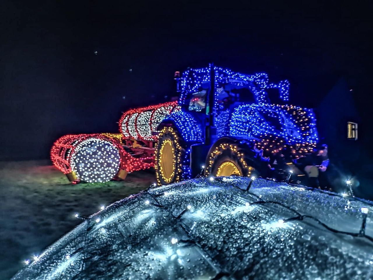 Video: Christmas contractors colour up for Cloughjordan