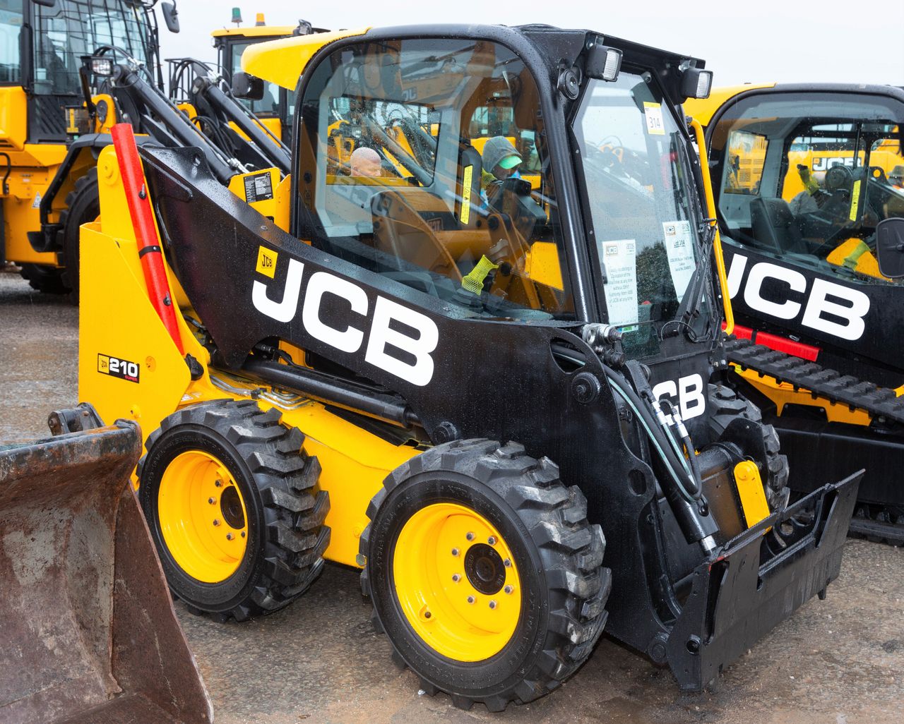 Auction report: Pint-sized JCB handlers go 'under the hammer'