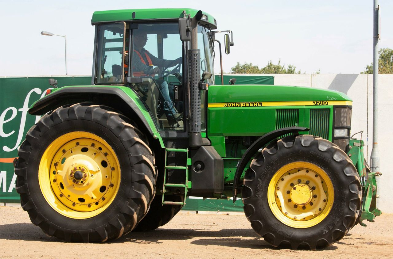 Auction report: John Deere highlights from latest Cambridge sale