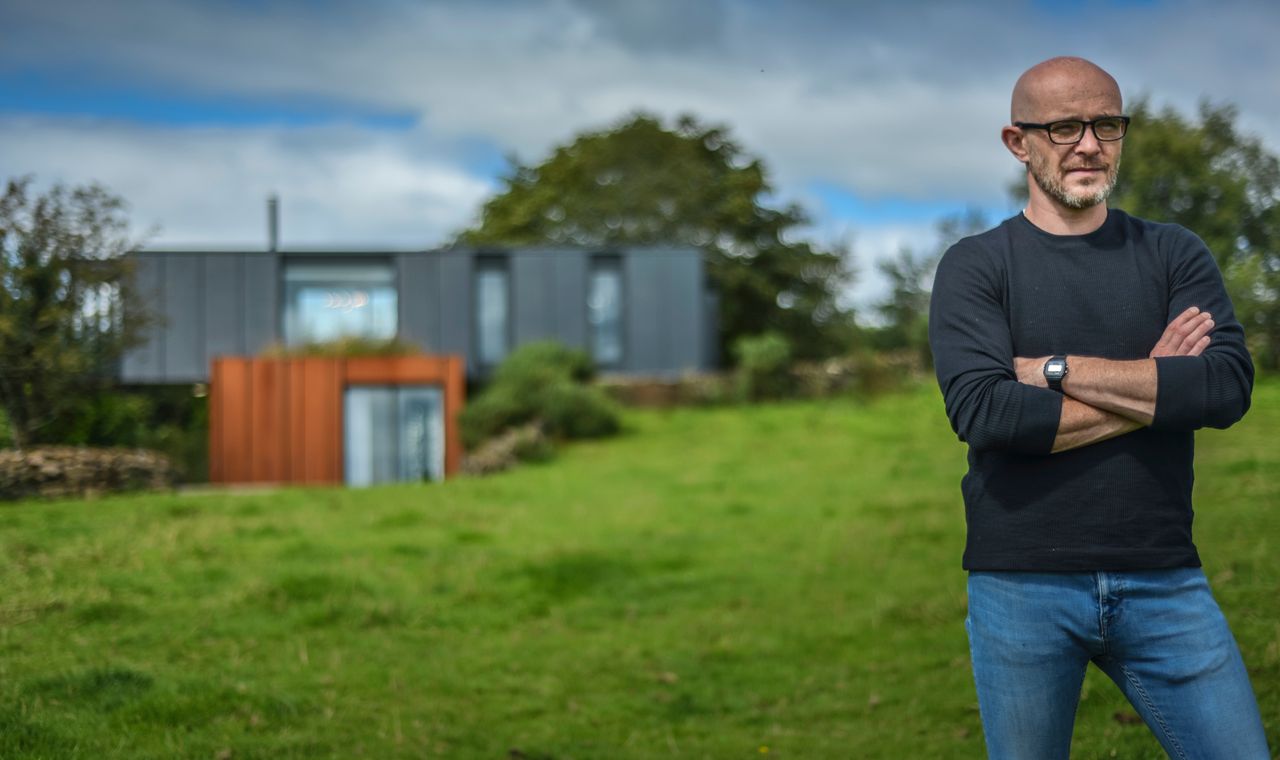 'Starchitect' farmer builds skin cancer awareness