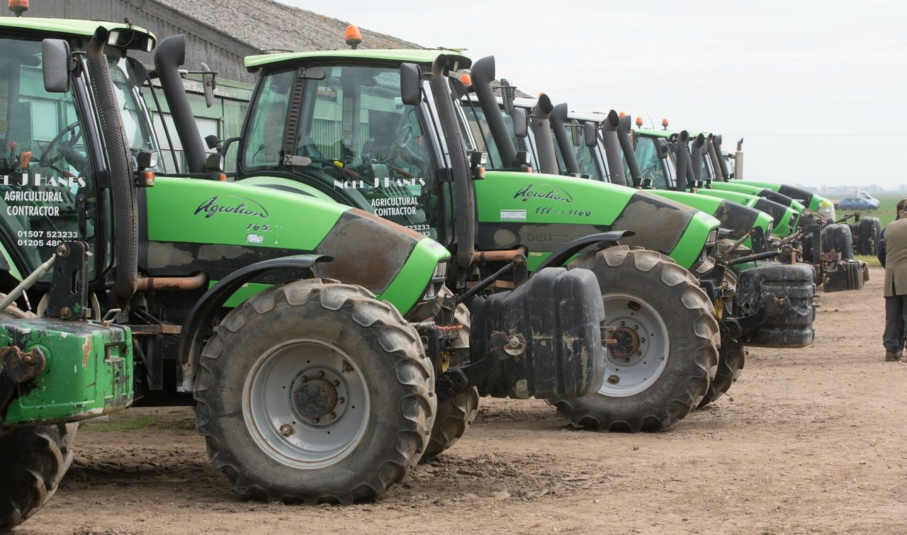 Auction report: Big, 'fresh' Deutz-Fahr fleet goes under the hammer