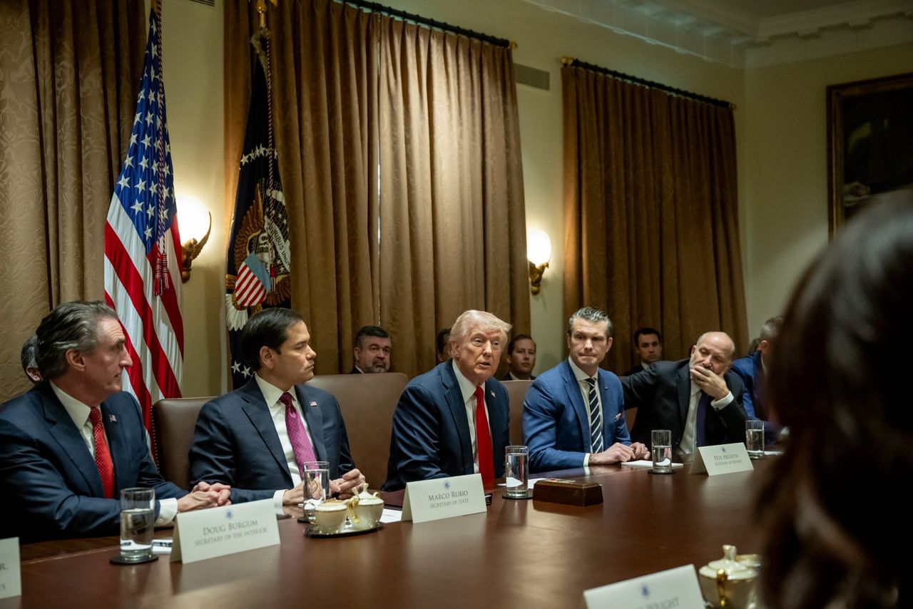 EU pauses tariffs on US as China retaliates against Trump