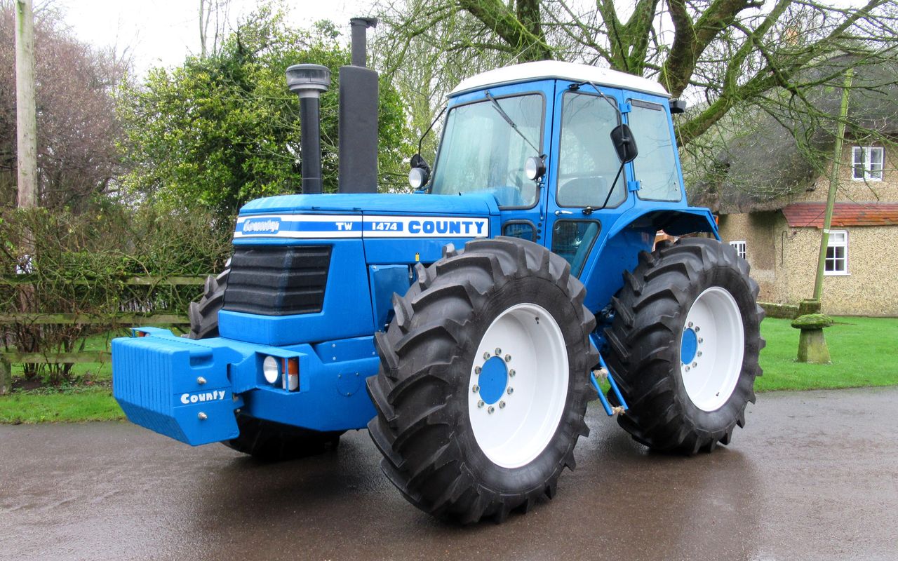 40-year-old tractor sells for a quarter of a million euro