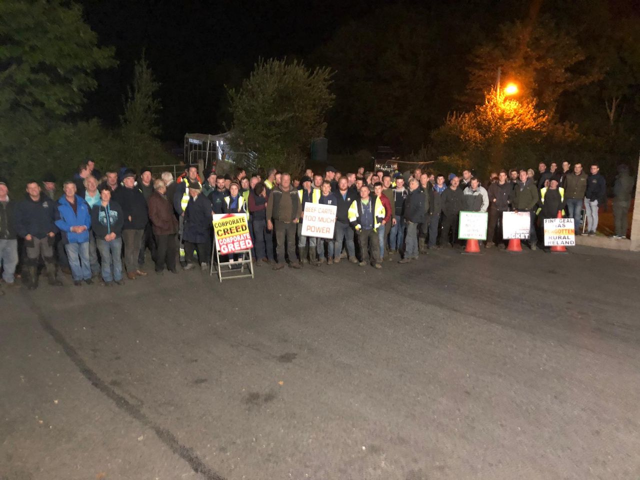 Crowds attend Clones picket while protest resumes in Slane
