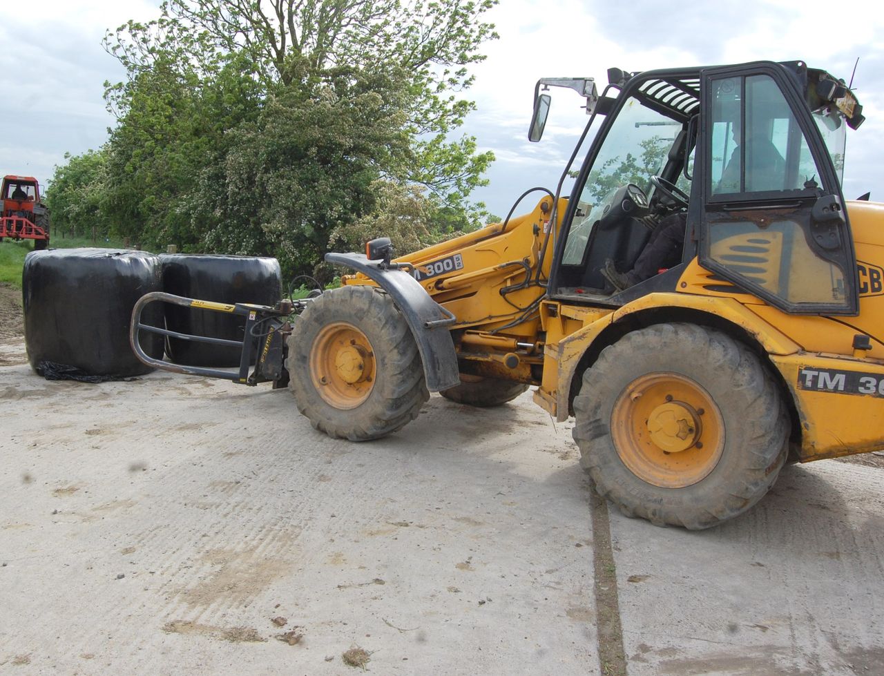 What is the correct way to stack round bales of silage?