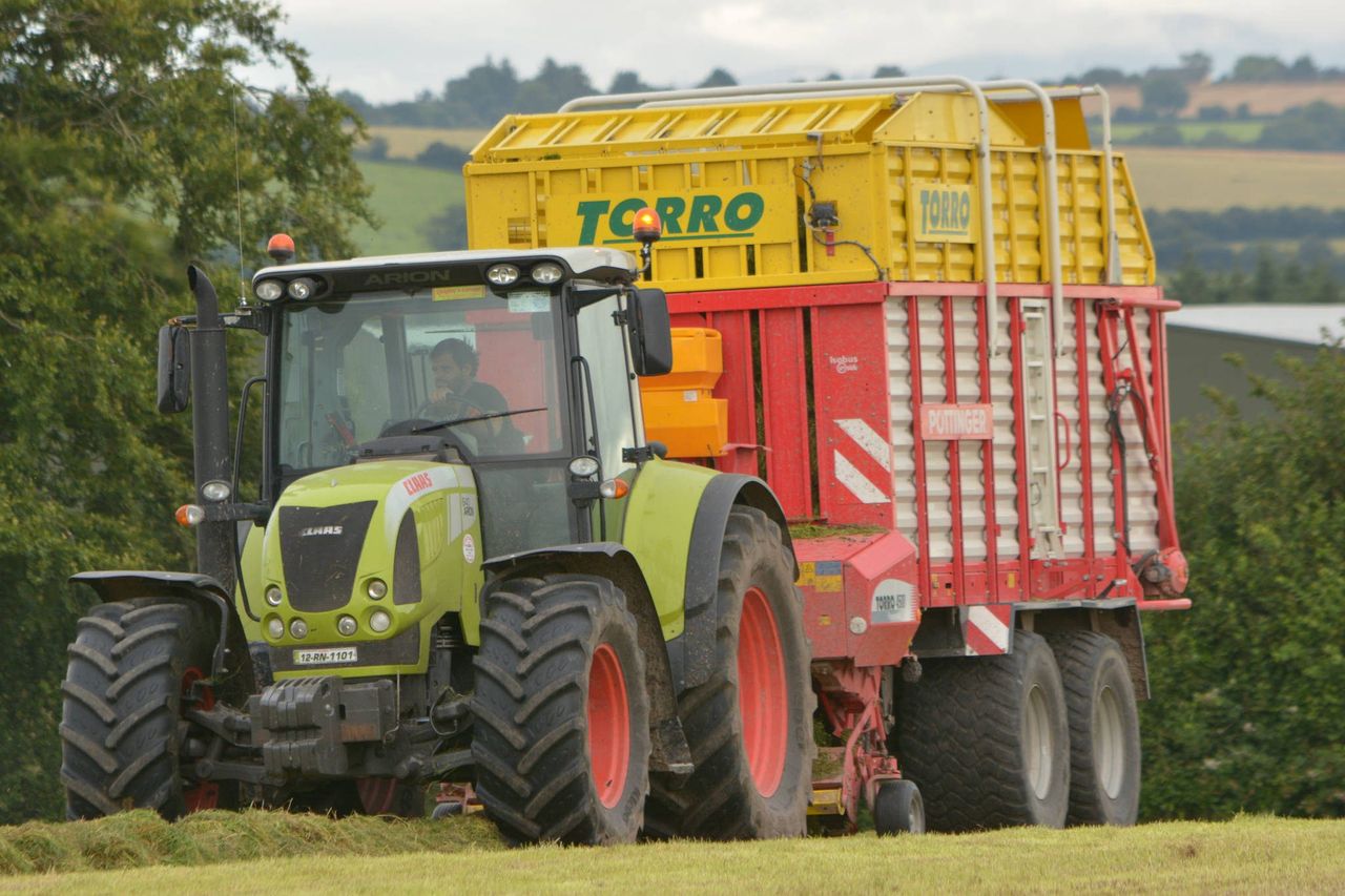 How much do contractors charge per acre for 'wagon' silage?