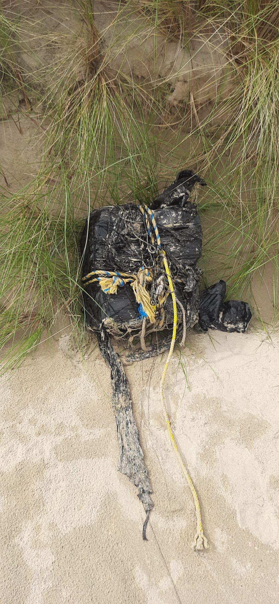 Gardaí appeal to landowners as cocaine found on Donegal coast