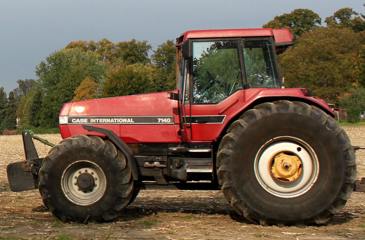 Crop Cruisers take time out for 'beach bash' charity tractor run