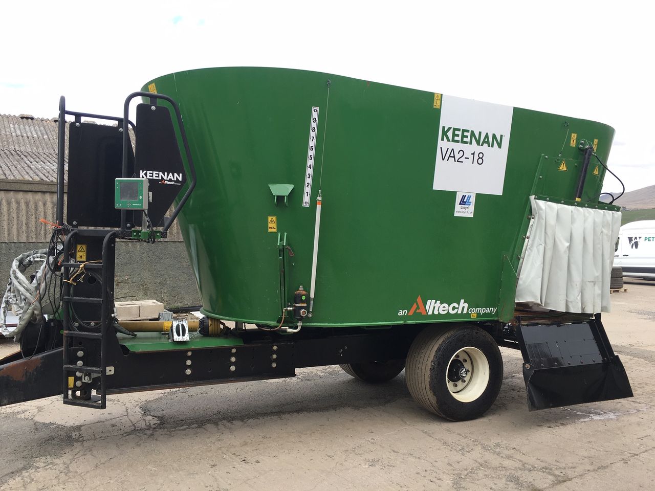 Pics: Keenan swaps open day for 10-day refurbished feeder sale