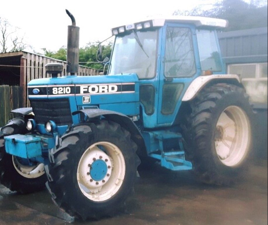 Tractor stolen from farmyard in the midlands
