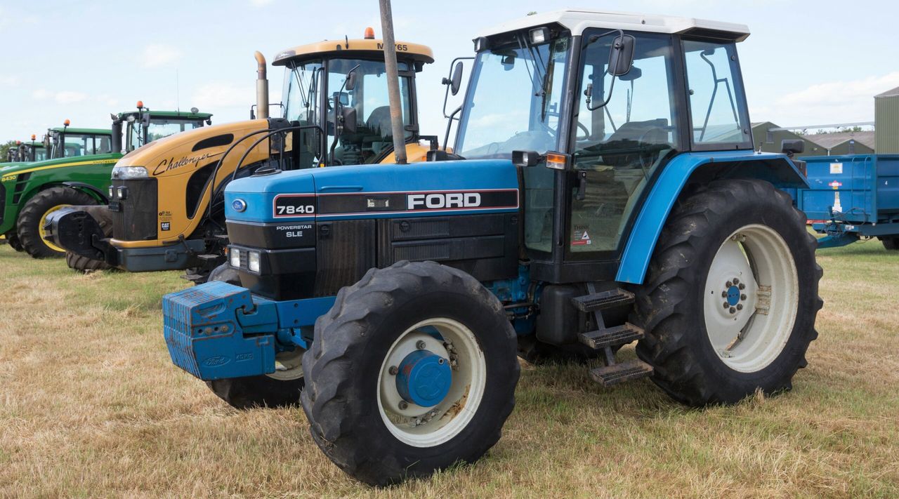 Auction report: 'Blue' in a sea of 'green' at big farm dispersal sale