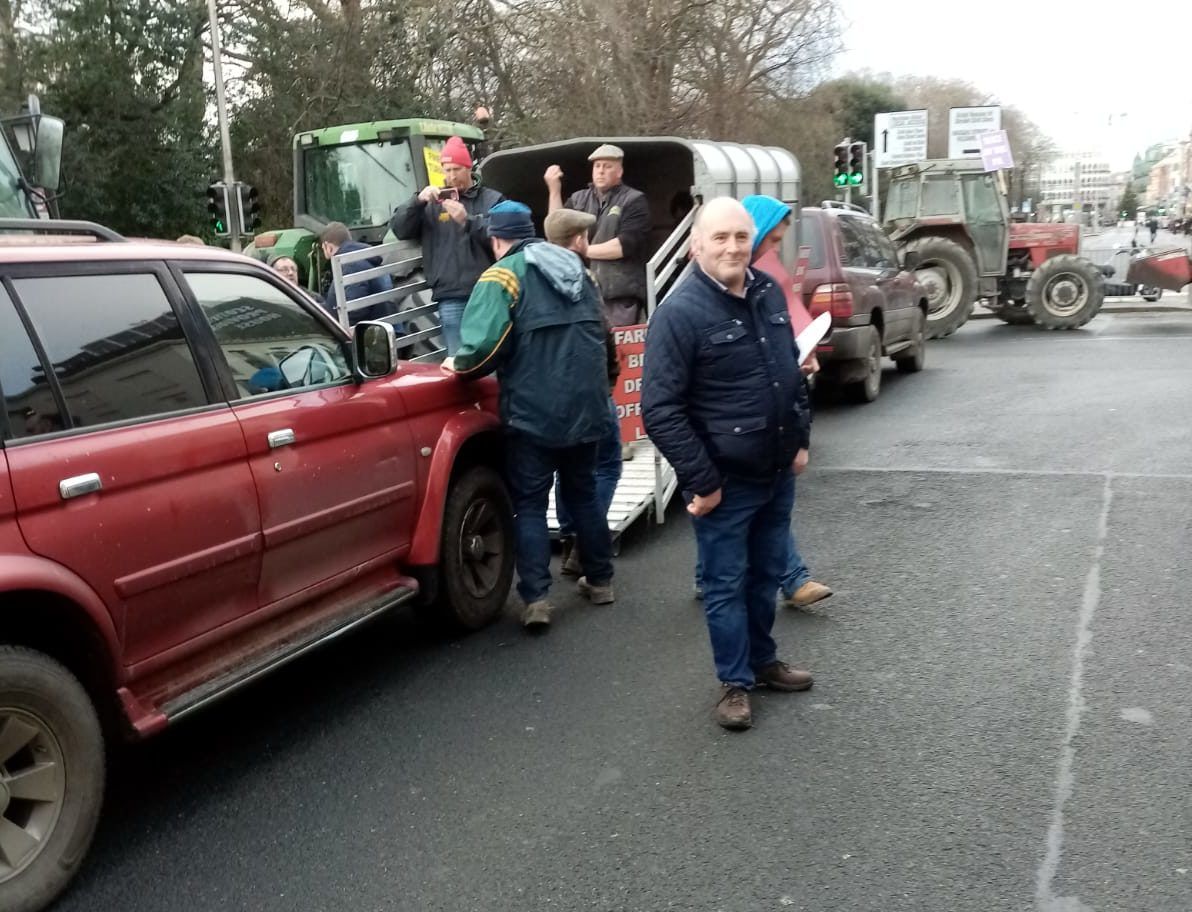 Protesters to 'stay the night' to continue Dublin picket