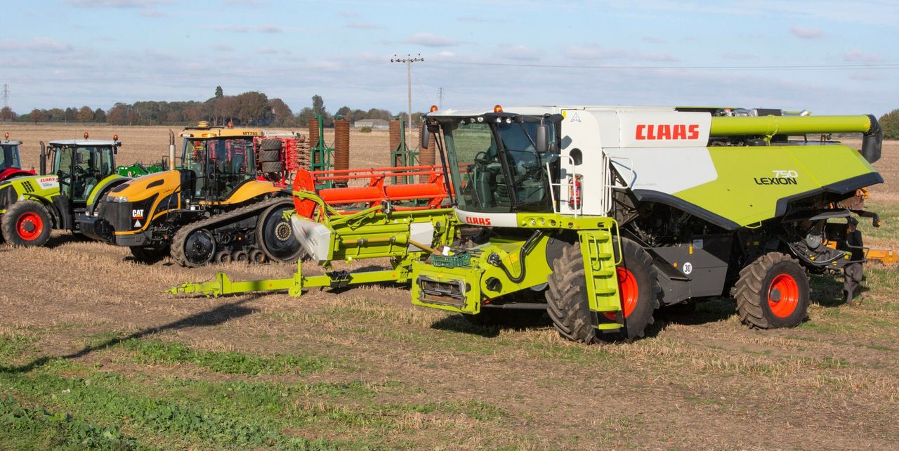 Auction report: Trio of tractors and 3-year-old Lexion go under the hammer