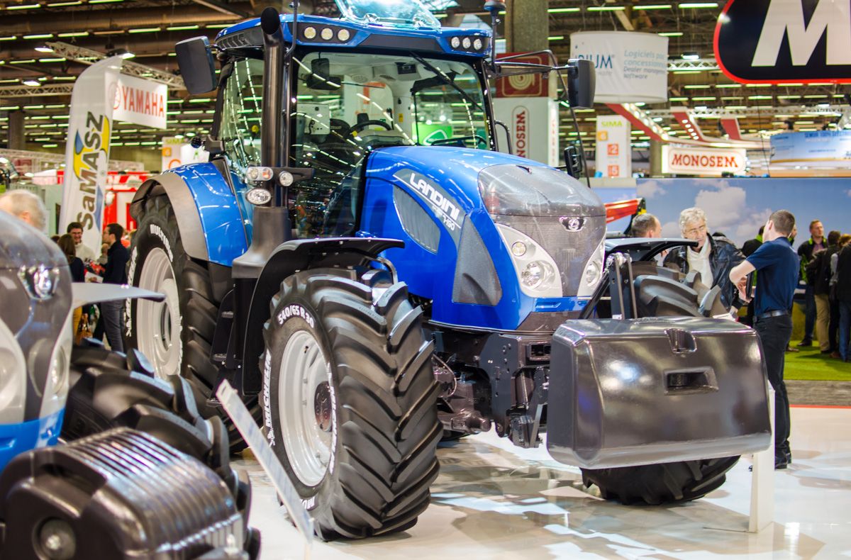 How many new tractors are selling in the UK?