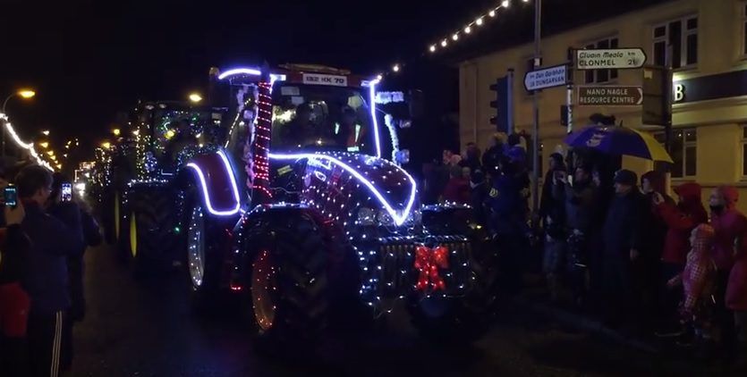 Video: 21 tractors with 39,000 lights drive through a town