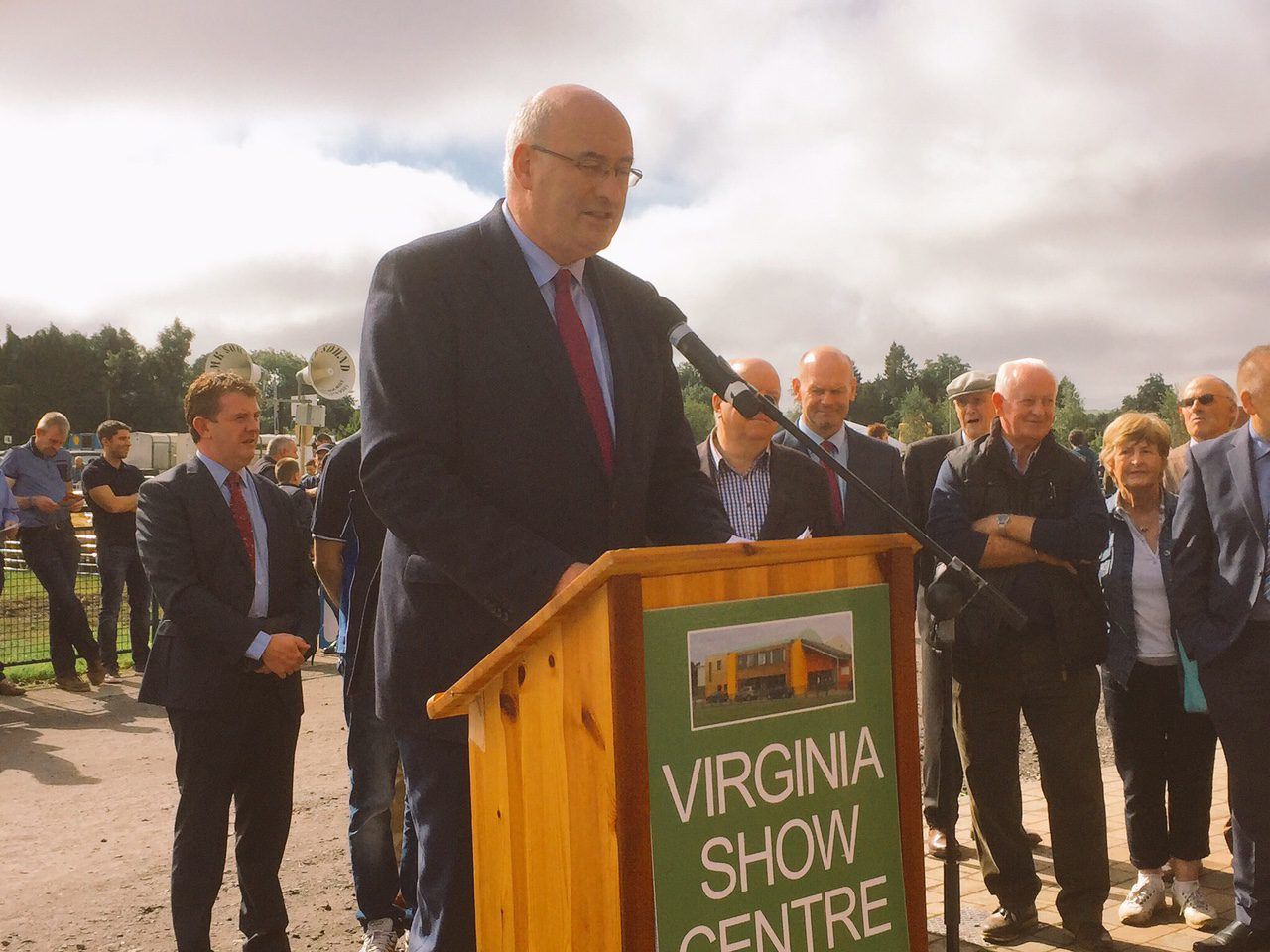 Irish farmers can apply for the Voluntary Milk Reduction Scheme - Commissioner Hogan