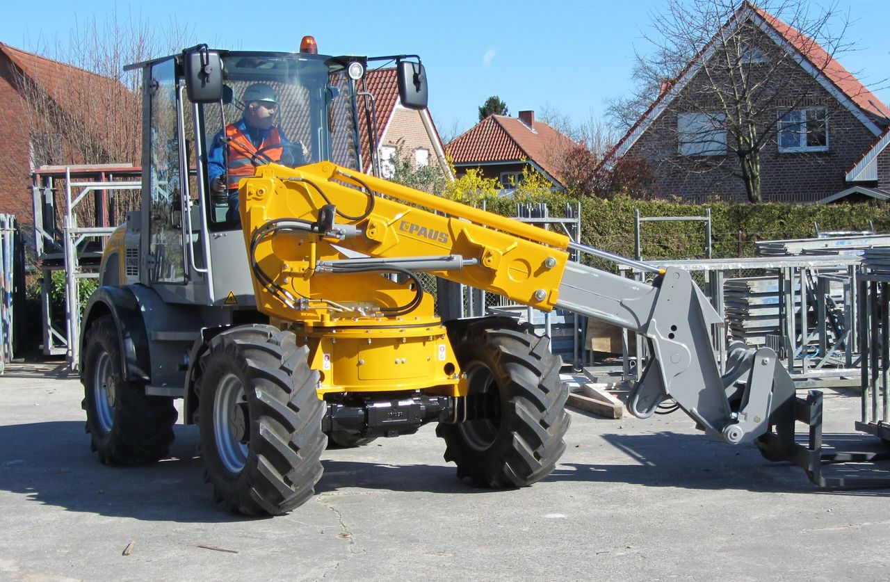 'Paus' for thought...with this 'double-jointed' loader