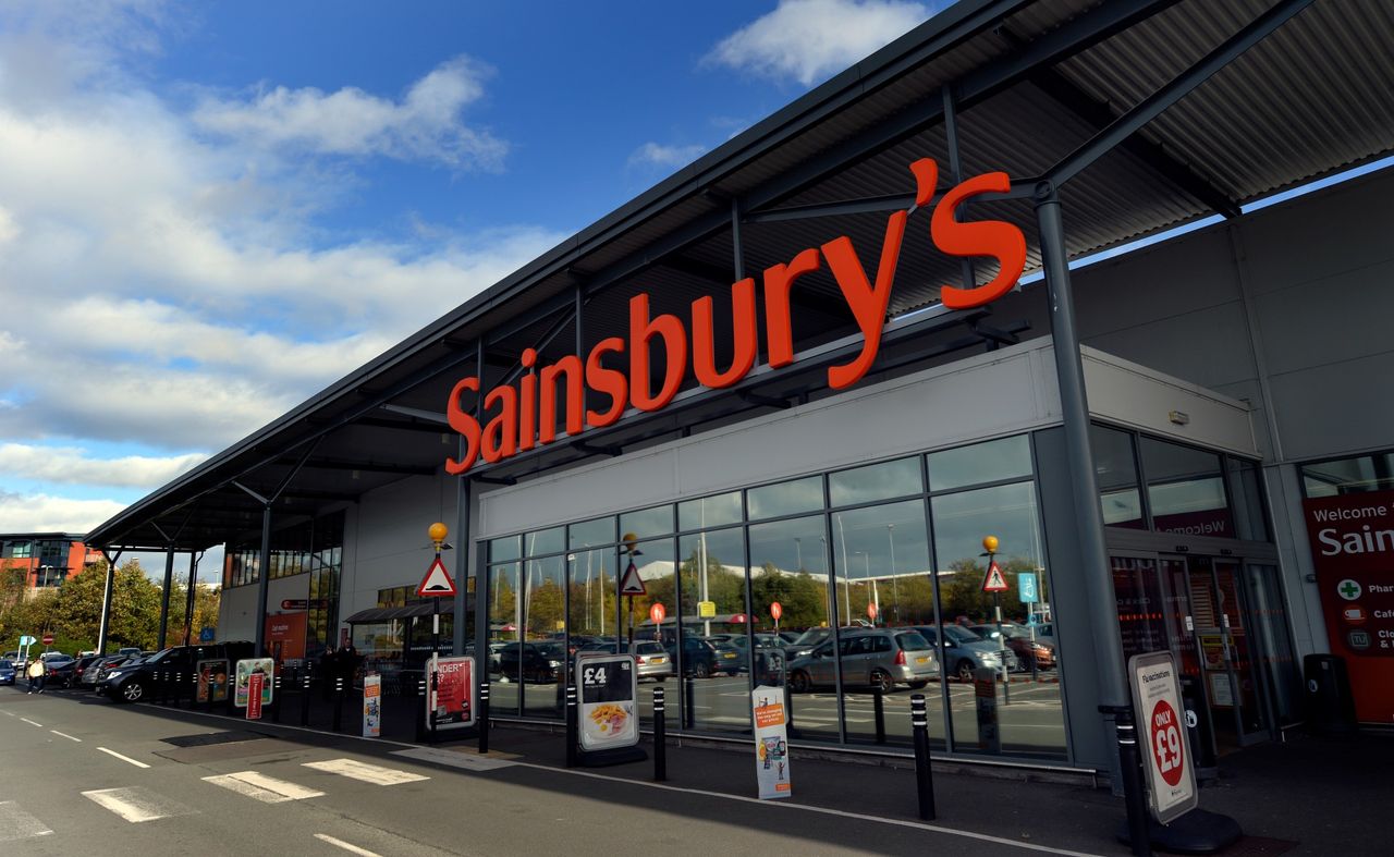 Sainsbury’s offers £2.8m to support its pork farmers